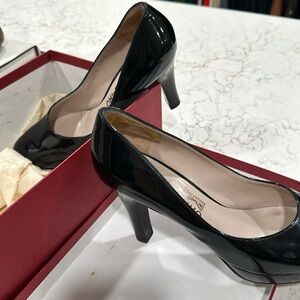 Salvatore Ferragamo Giaro black heels